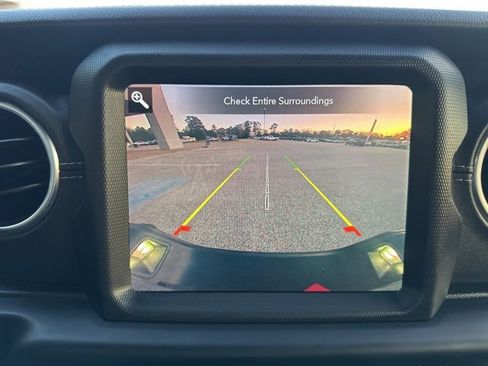 Used 2020 Jeep Gladiator Overland image 15