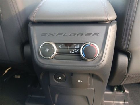 Used 2025 Ford Explorer Active w/ Active Comfort Package image 16