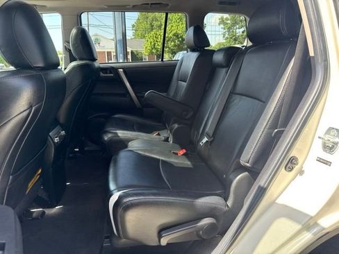 Used 2012 Toyota Highlander SE w/ Tow Pkg AWD/4WD image 11