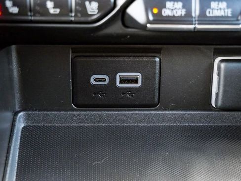 Used 2023 Chevrolet Suburban Premier w/ Advanced Technology Package image 28