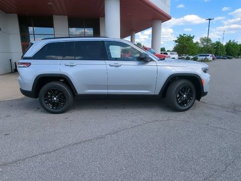 New 2026 Jeep Grand Cherokee Laredo X AWD/4WD image 30