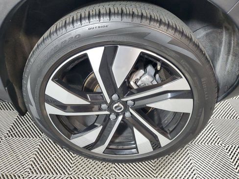 Used 2023 Volvo XC40 B5 Plus w/ Protection Package Premier AWD/4WD image 11