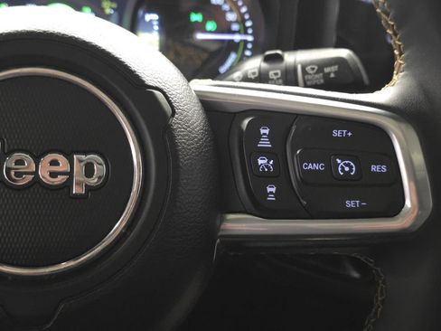 Used 2024 Jeep Wrangler Unlimited Sahara AWD/4WD image 35