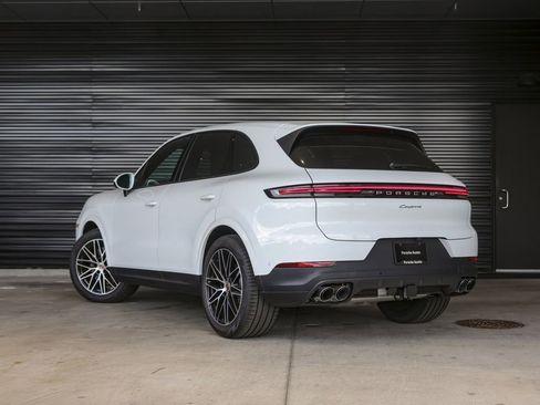 New 2025 Porsche Cayenne image 3