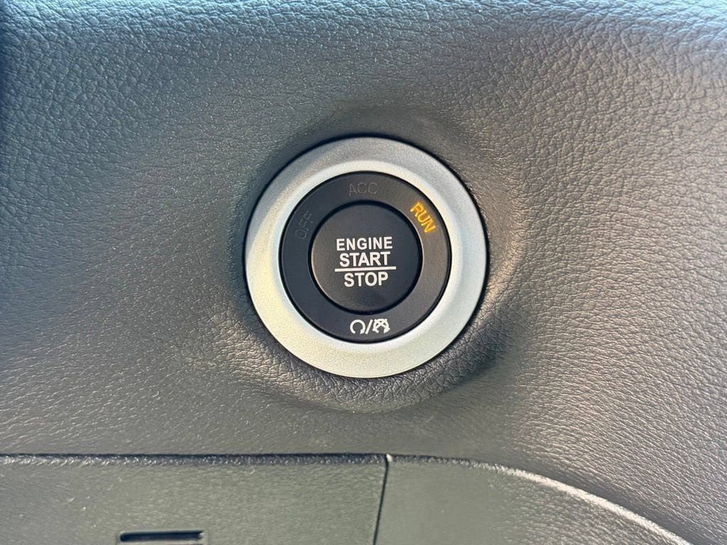New 2026 Chrysler Pacifica Select FWD image 21