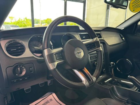 Used 2010 Ford Mustang GT RWD image 21