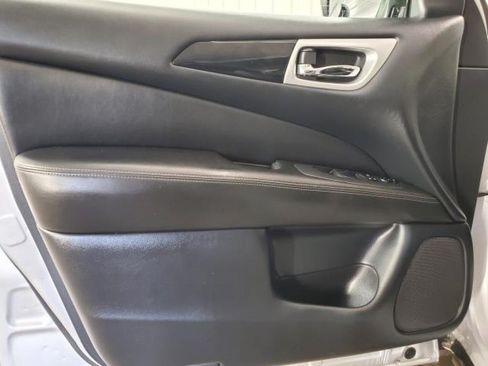 Used 2019 Nissan Pathfinder S AWD/4WD image 12