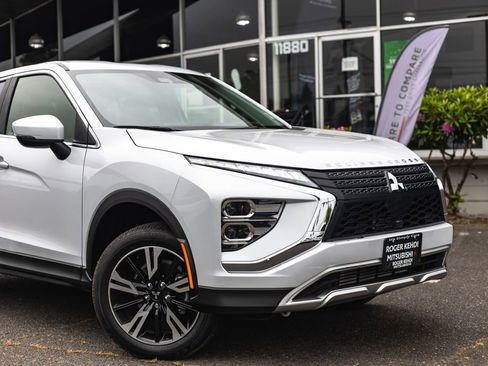 Used 2024 Mitsubishi Eclipse Cross SE AWD/4WD image 3