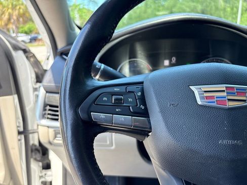 Used 2020 Cadillac XT4 Premium Luxury w/ Cold Weather Package FWD image 10