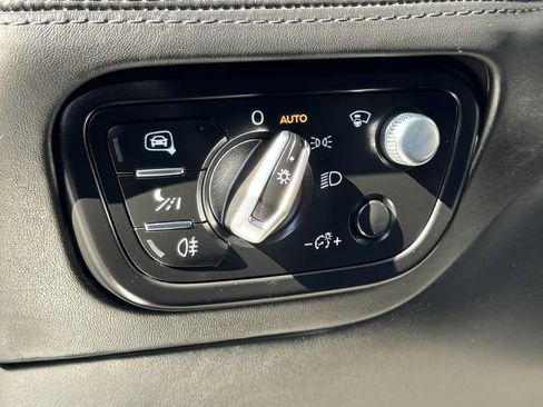 Used 2017 Bentley Bentayga image 27