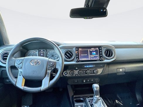 Used 2022 Toyota Tacoma TRD Off-Road image 12