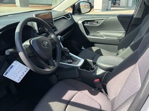 Used 2025 Toyota RAV4 XLE image 2