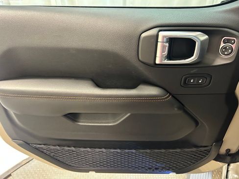 Used 2022 Jeep Gladiator Mojave w/ Dual Top Group AWD/4WD image 4