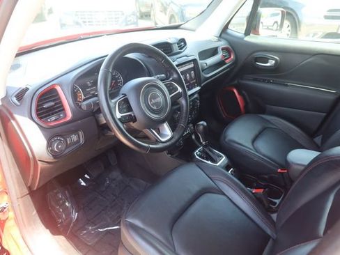 Used 2023 Jeep Renegade Trailhawk w/ Trailhawk Elite Group AWD/4WD image 9