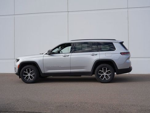 Used 2024 Jeep Grand Cherokee L Limited w/ Luxury Tech Group II image 6