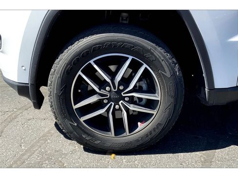 Used 2020 Jeep Grand Cherokee Trailhawk w/ Premium Lighting Group image 9