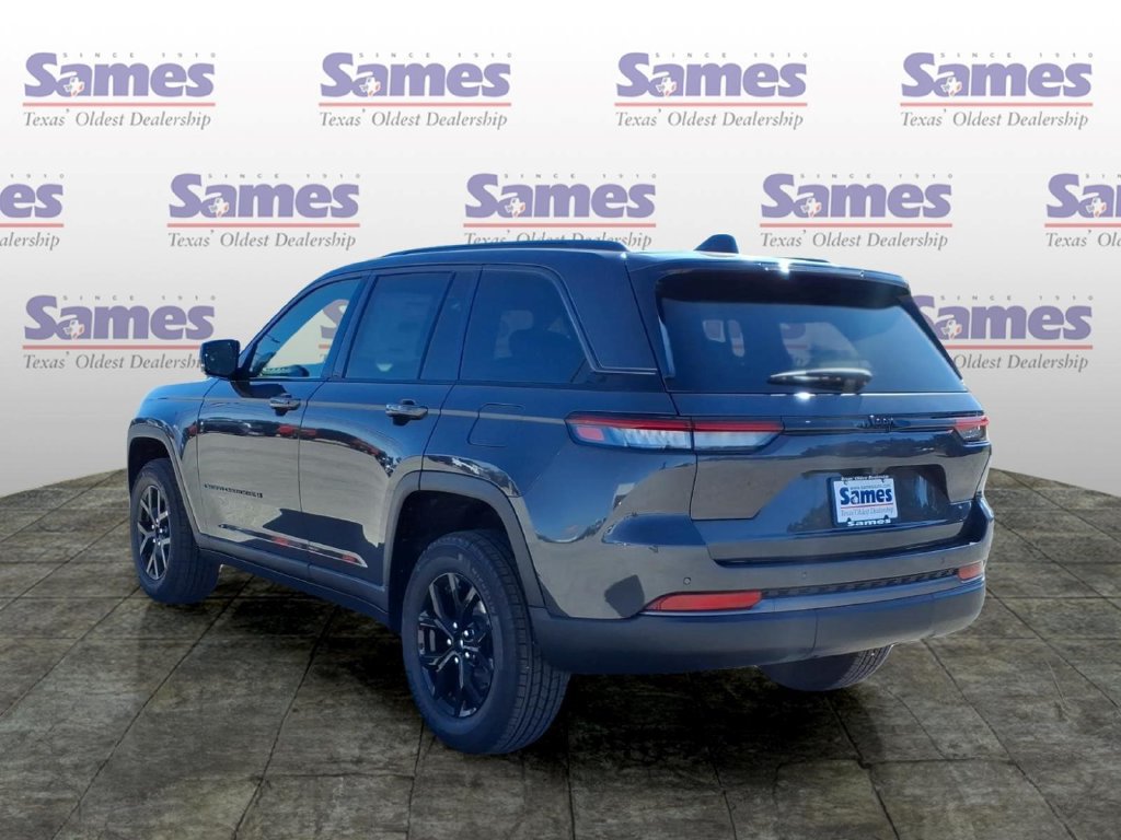 New 2026 Jeep Grand Cherokee Altitude RWD image 5