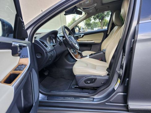 Used 2017 Volvo XC60 T5 Inscription w/ Preferred Option Package FWD image 4