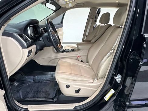 Used 2019 Jeep Grand Cherokee Laredo AWD/4WD image 13