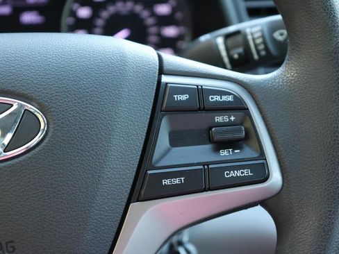 Used 2017 Hyundai Elantra SE image 27