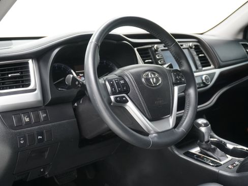 Used 2015 Toyota Highlander Limited image 9