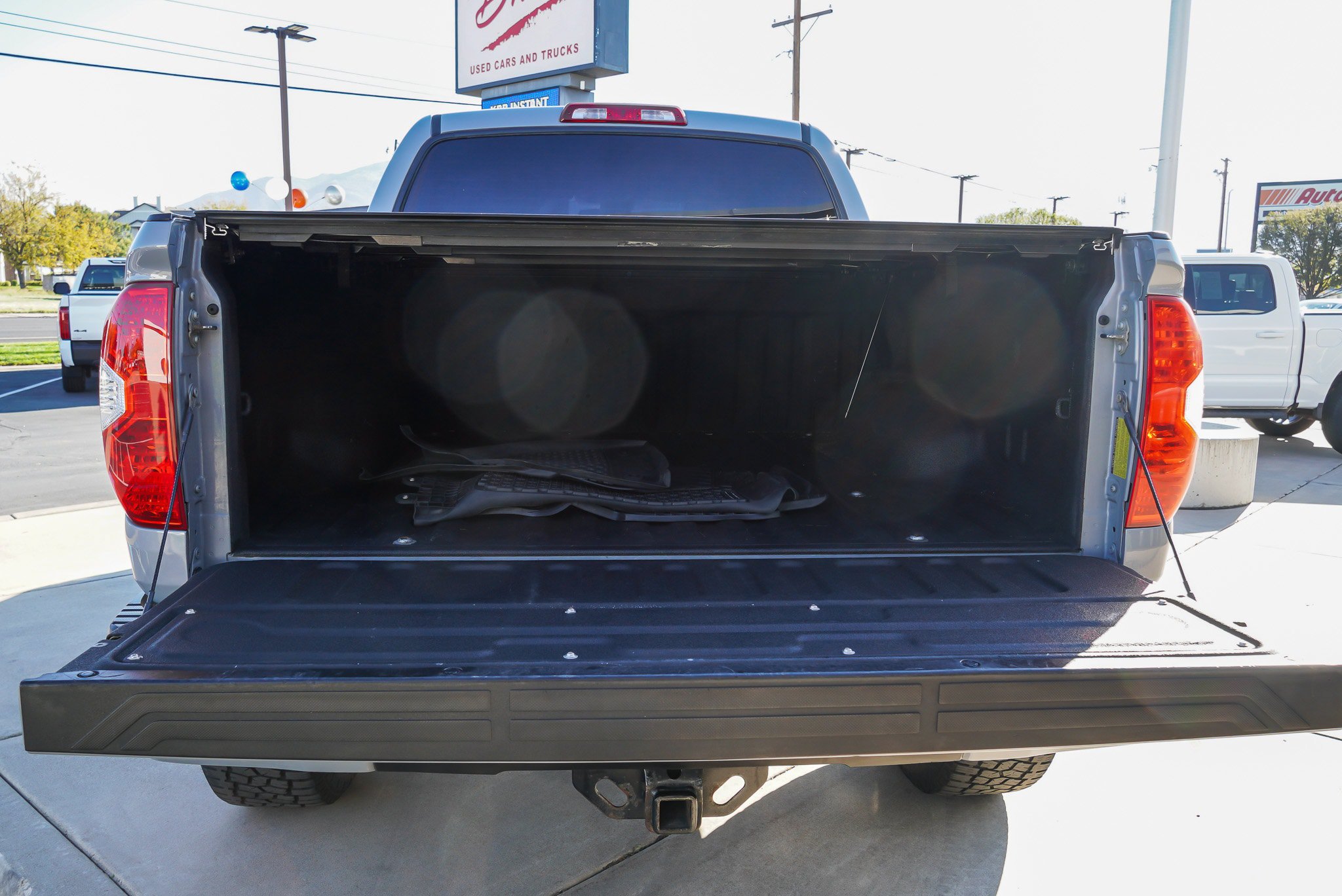 Used 2018 Toyota Tundra SR5 AWD/4WD image 14