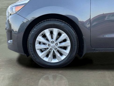 Used 2015 Kia Sedona EX FWD image 9