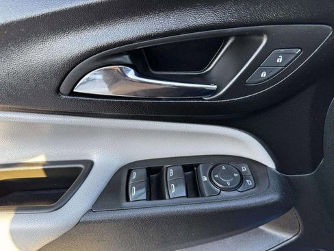 Used 2024 Chevrolet Equinox LS w/ LS Convenience Package image 21