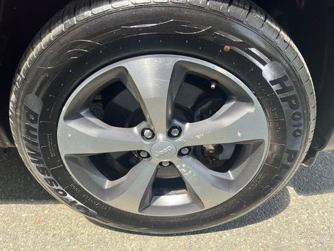 Used 2020 Jeep Cherokee Limited AWD/4WD image 9