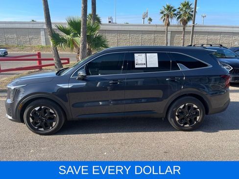 Used 2025 Kia Sorento S w/ Panoramic Sunroof Package FWD image 4