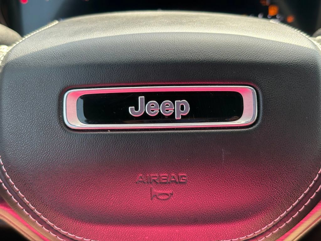 Used 2023 Jeep Grand Cherokee L Overland w/ Luxury Tech Group IV AWD/4WD image 42