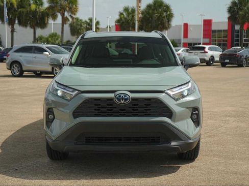 Used 2022 Toyota RAV4 XLE Premium AWD/4WD image 6