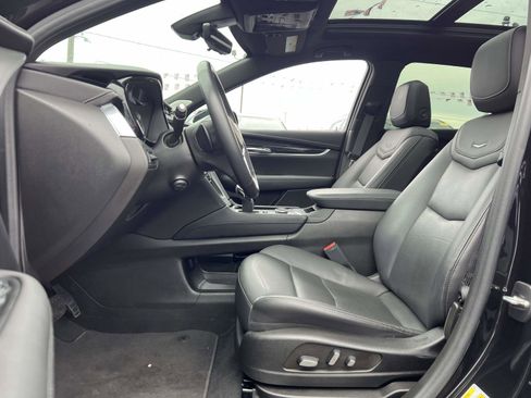 Certified 2022 Cadillac XT5 Premium Luxury w/ LPO, ONYX Package image 11