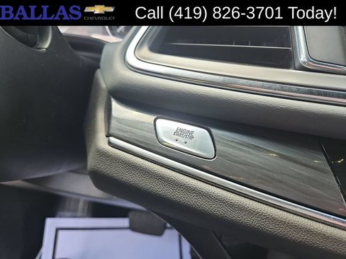 Used 2022 Buick Enclave Essence w/ Sport Touring Edition FWD image 17