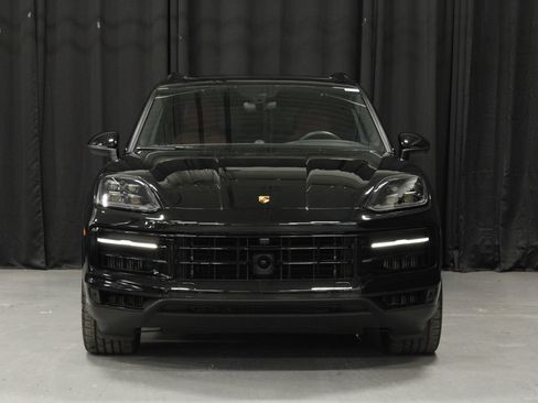 Certified 2024 Porsche Cayenne S AWD/4WD image 8