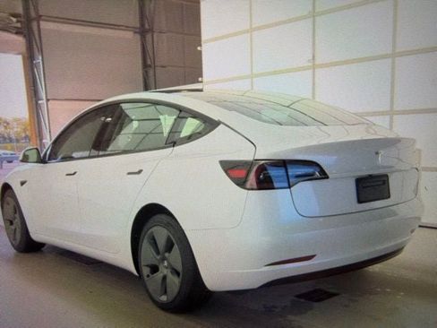 Used 2023 Tesla Model 3 Standard Range RWD image 3