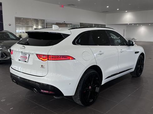 Used 2019 Jaguar F-PACE S image 9