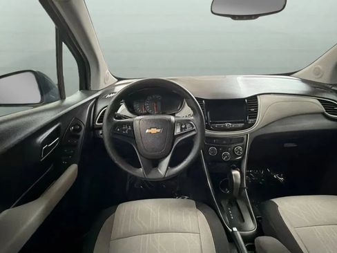 Used 2020 Chevrolet Trax LT FWD image 10