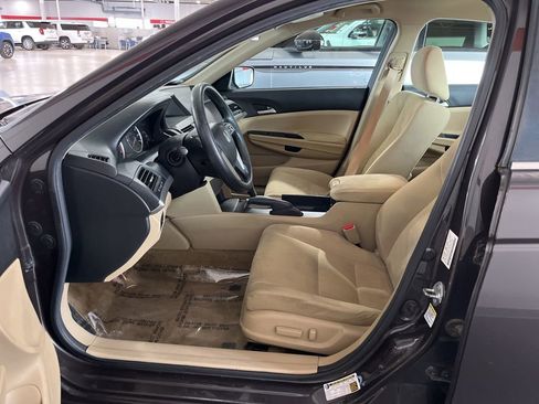 Used 2011 Honda Accord LX-P image 5