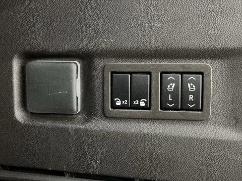 Used 2023 GMC Yukon XL Denali image 19