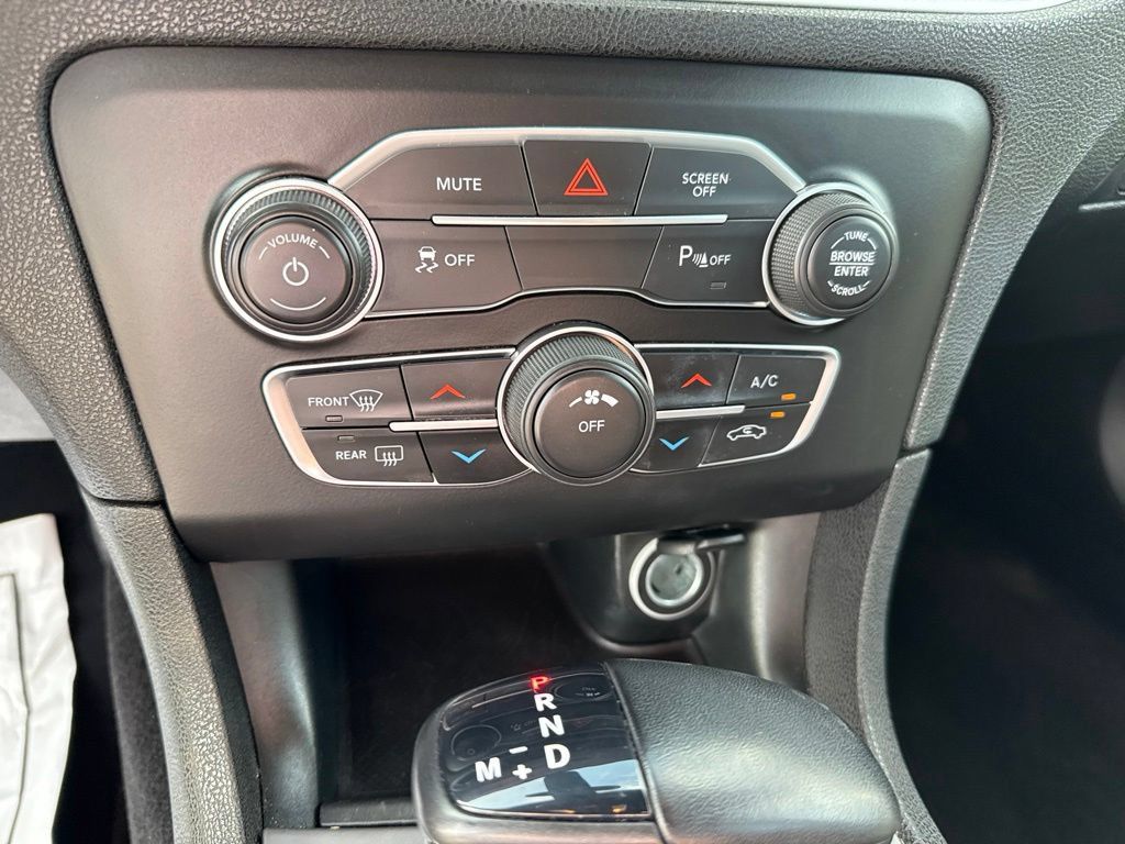 Used 2022 Dodge Charger SXT RWD image 13
