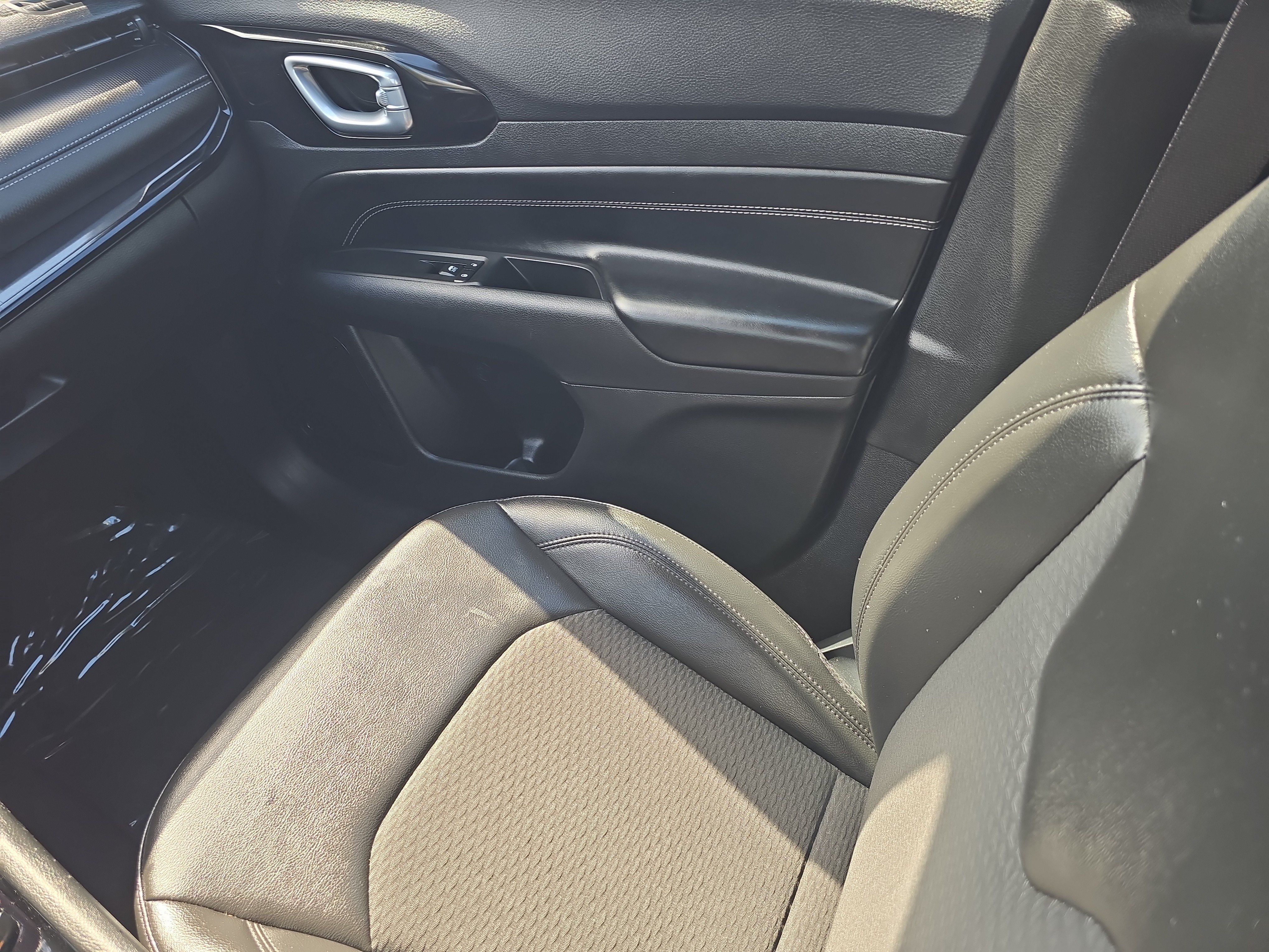 Used 2022 Jeep Compass Latitude FWD image 15