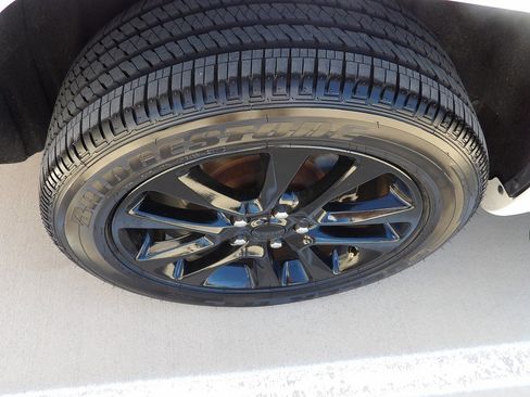 Used 2019 Jeep Grand Cherokee Altitude image 34