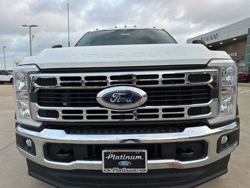 New 2025 Ford F550 4x4 Crew Cab Super Duty image 32