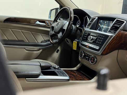 Used 2015 Mercedes-Benz GL 550 4MATIC image 20