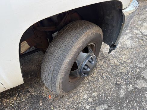 Used 2011 Chevrolet Silverado 3500 W/T RWD image 6