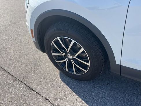 Used 2021 Volkswagen Tiguan SE image 9