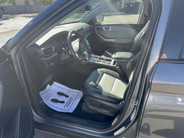 Used 2023 Ford Explorer XLT w/ Equipment Group 202A AWD/4WD image 9