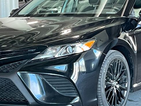 Used 2019 Toyota Camry SE FWD image 4