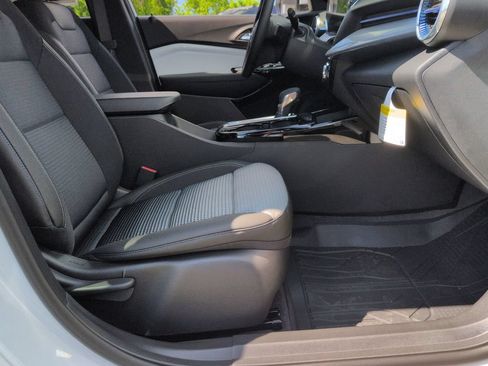 New 2026 Chevrolet Trax LT w/ Driver Confidence Package FWD image 25